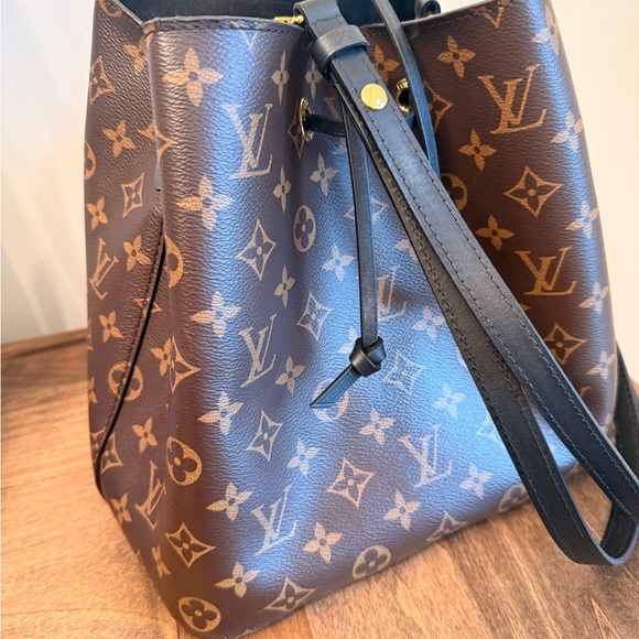NéoNoé MM - Like NEW Louis Vuitton Classic. Includes dust bag & LV box. - Picture 7 of 10